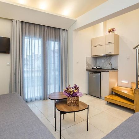 Estian Deluxe Apartment Лименария Екстериор снимка