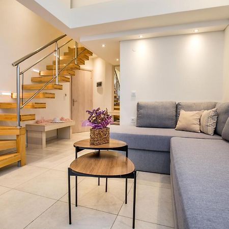 Estian Deluxe Apartment Лименария Екстериор снимка