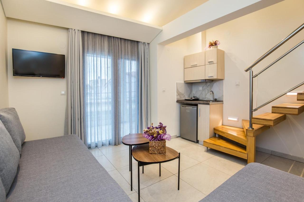 Estian Deluxe Apartment Лименария Екстериор снимка