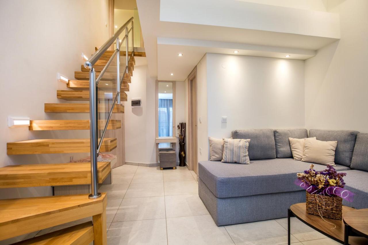 Estian Deluxe Apartment Лименария Екстериор снимка
