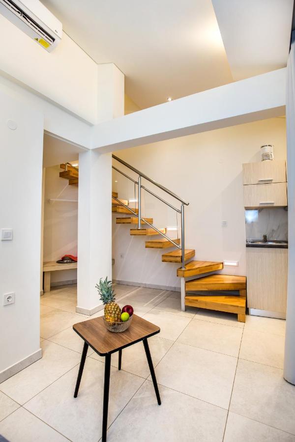 Estian Deluxe Apartment Лименария Екстериор снимка