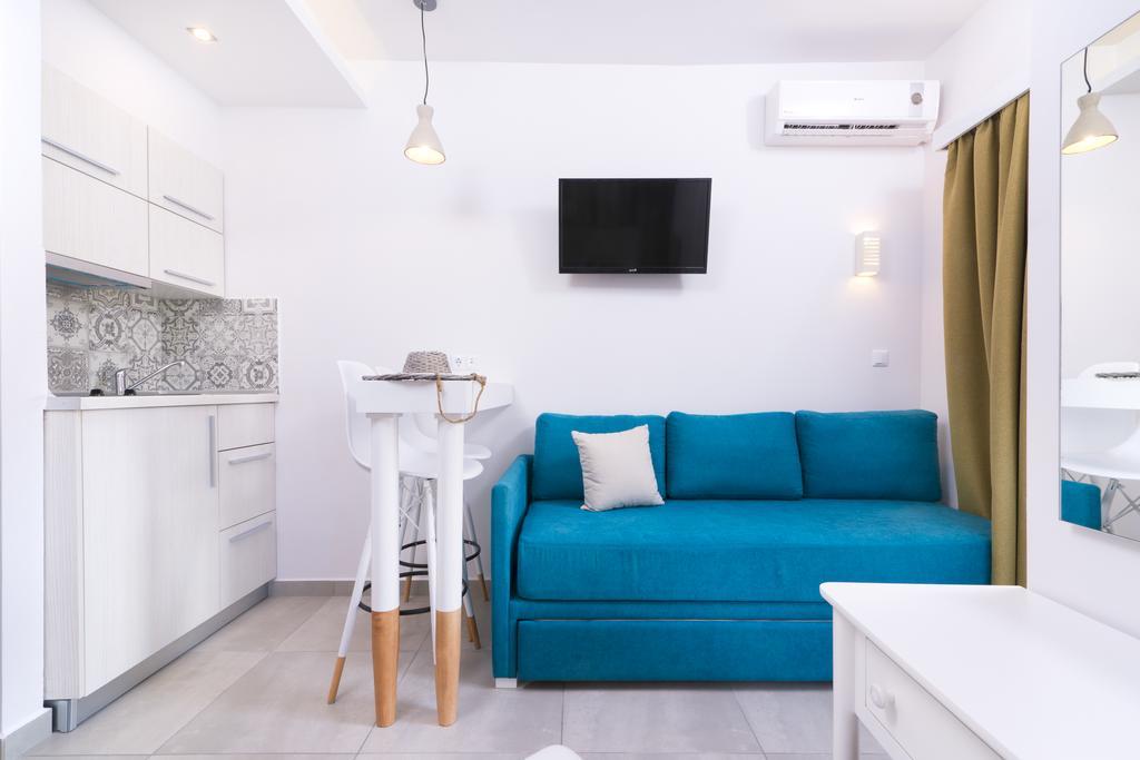 Estian Deluxe Apartment Лименария Екстериор снимка
