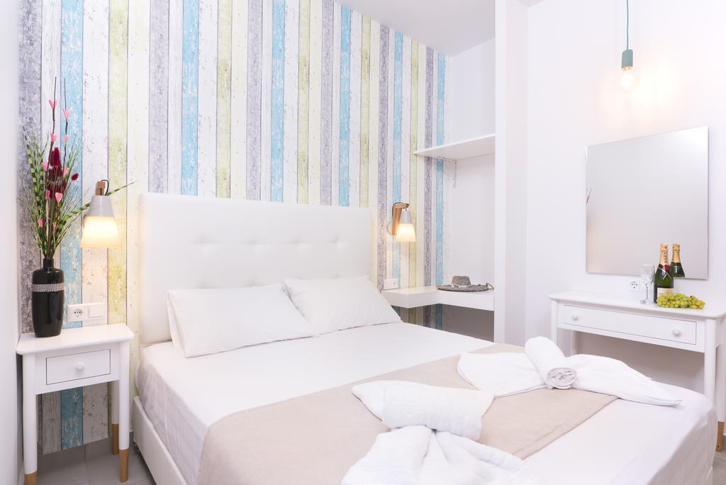Estian Deluxe Apartment Лименария Екстериор снимка