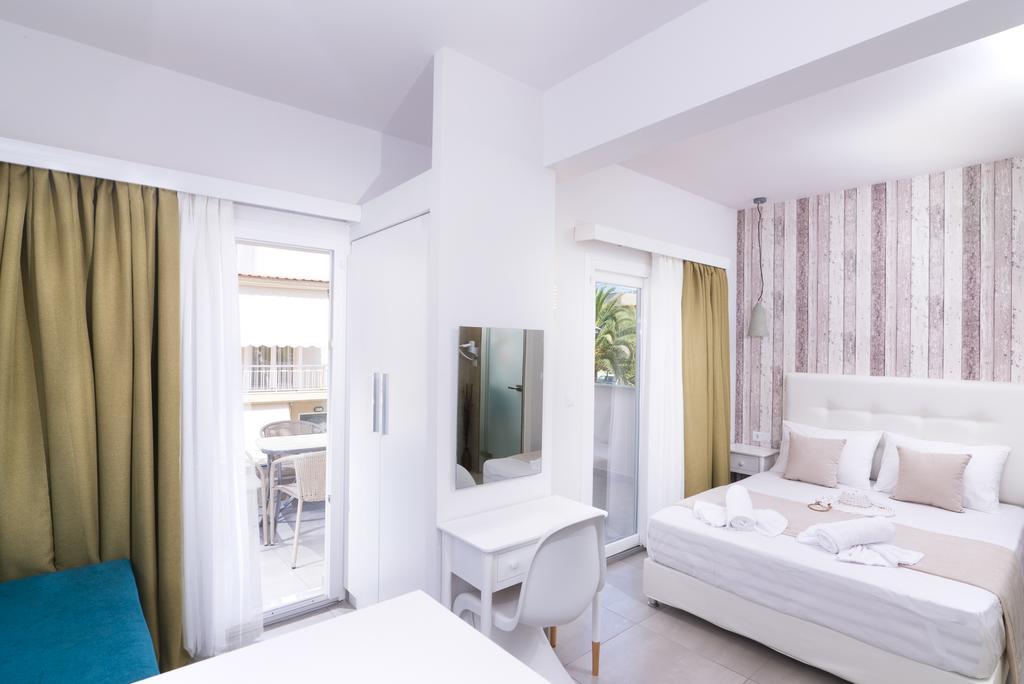 Estian Deluxe Apartment Лименария Екстериор снимка