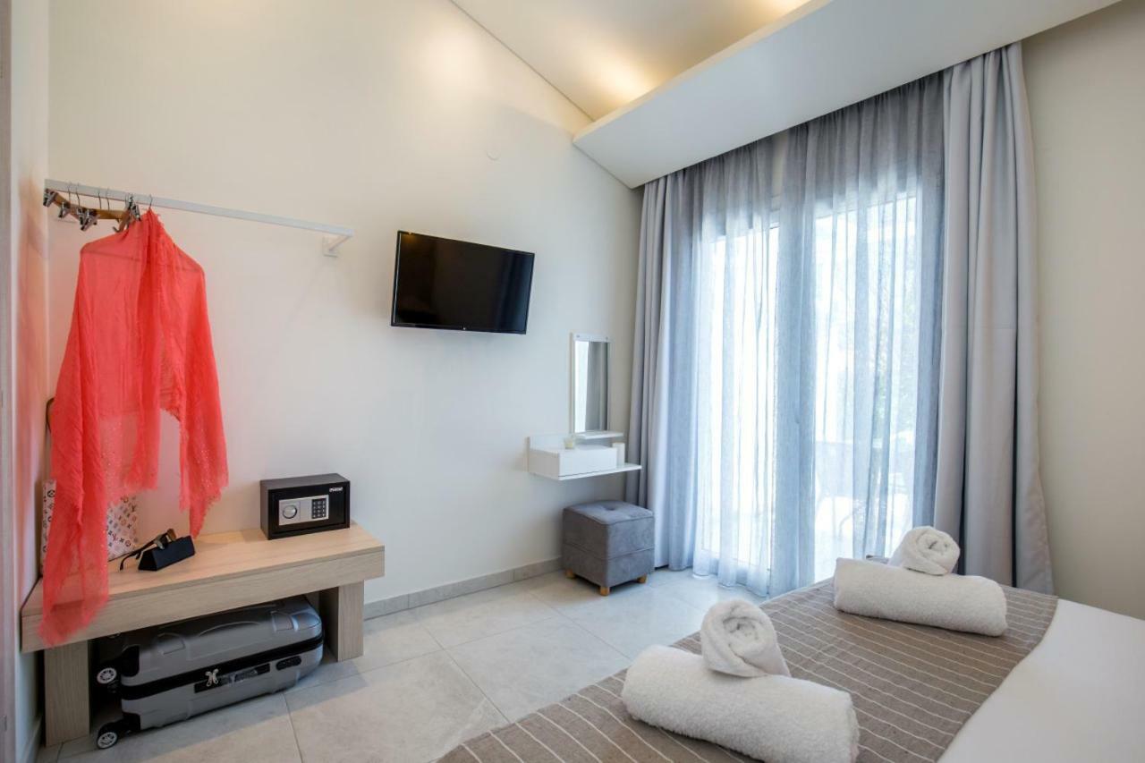 Estian Deluxe Apartment Лименария Екстериор снимка