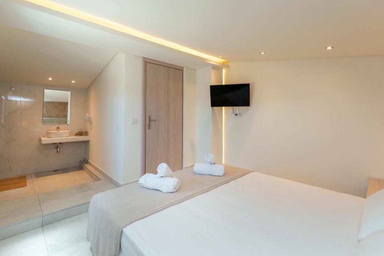 Estian Deluxe Apartment Лименария Екстериор снимка