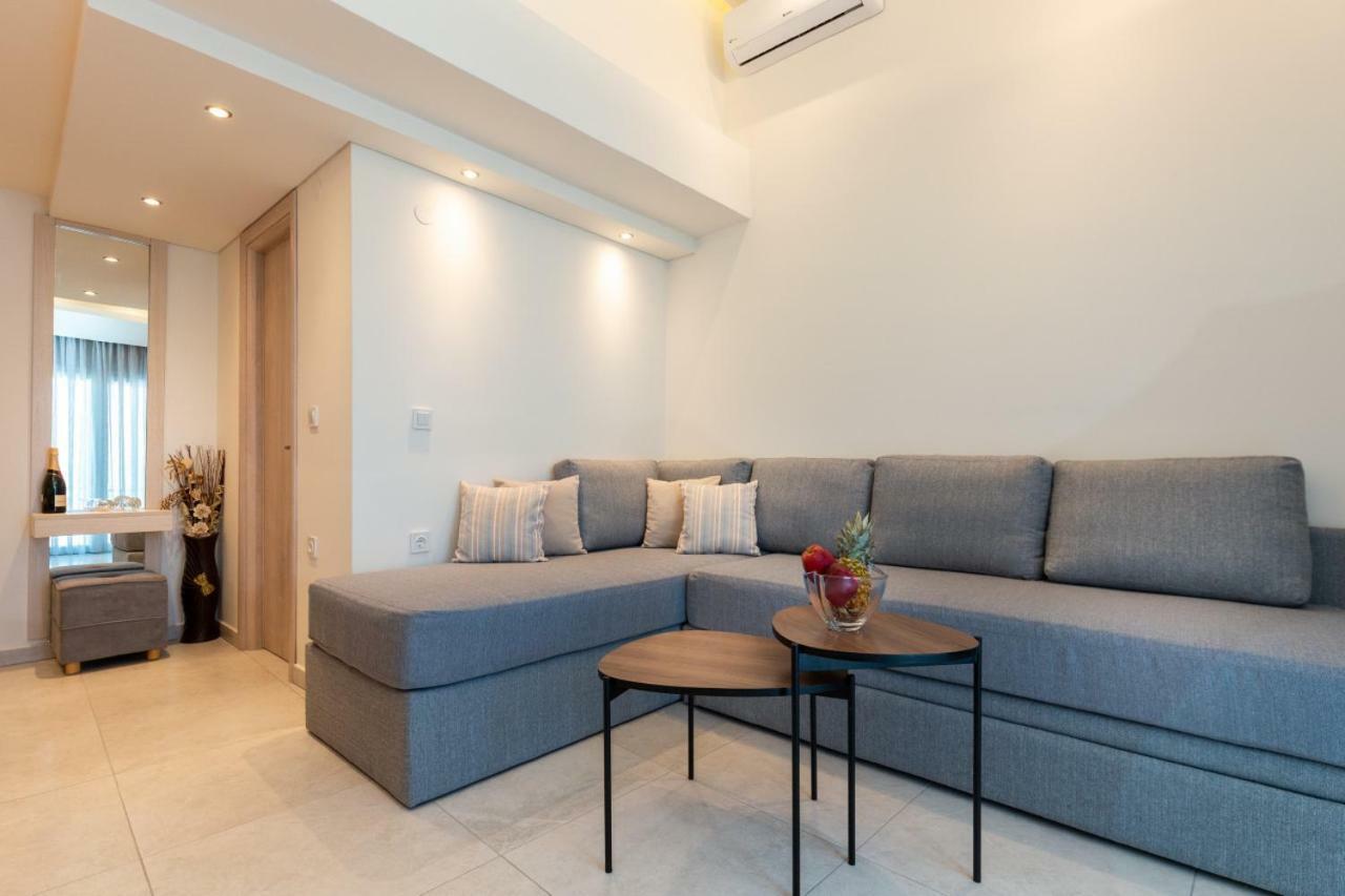 Estian Deluxe Apartment Лименария Екстериор снимка