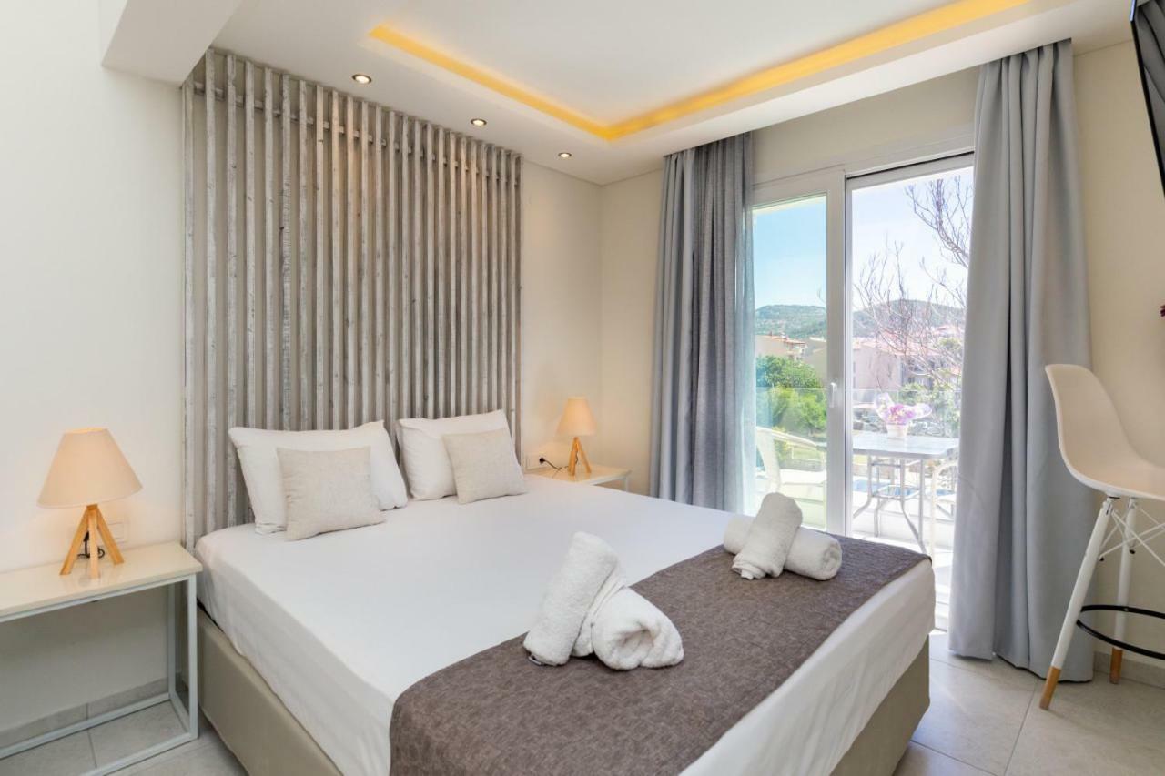Estian Deluxe Apartment Лименария Екстериор снимка