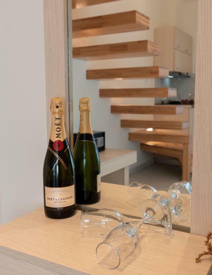 Estian Deluxe Apartment Лименария Екстериор снимка